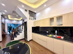 Nhà quận #ThanhXuân, 40m2, 5 tầng, ô tô. 5 tỷ hơn - sổ đỏ chuẩn