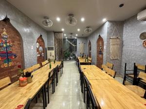 MẶT PHỐ Ô CHỢ DỪA ĐỐNG ĐA - NHÀ ĐẸP - 2 THOÁNG - VỈA HÈ RỘNG - CHO THUÊ KINH DOANH SẦM UẤT.