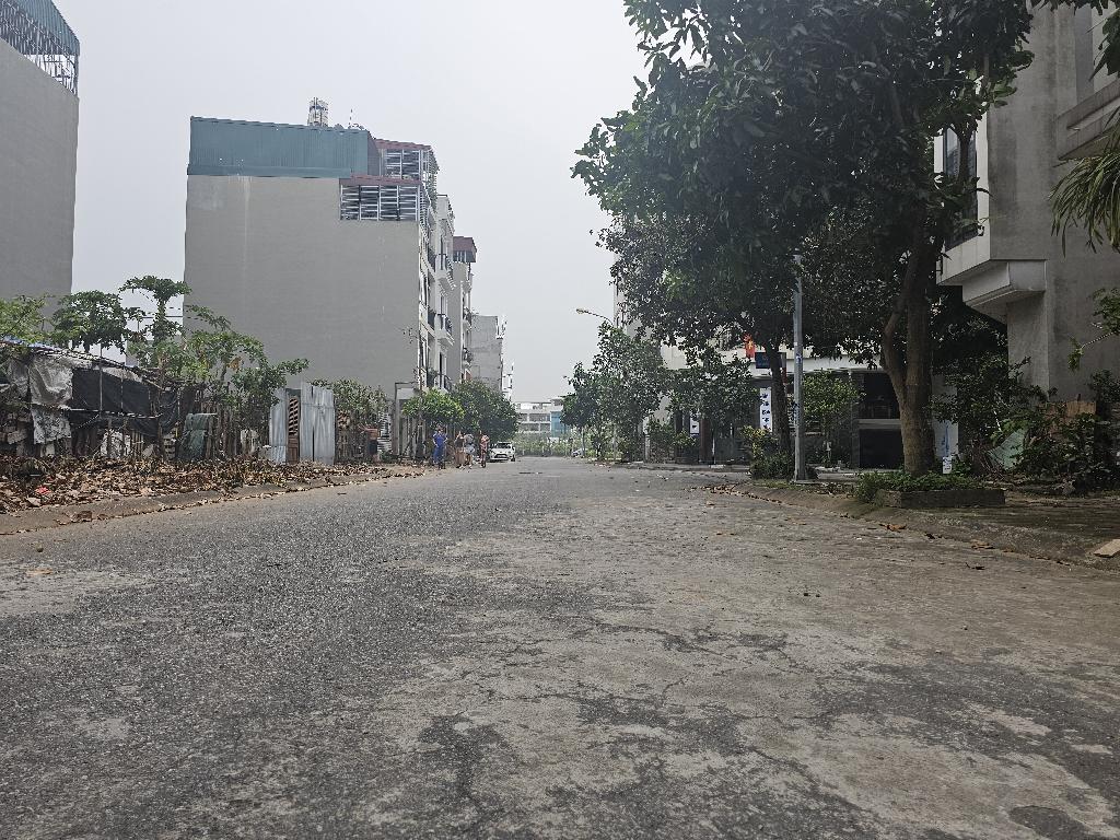 SIÊU HIẾM NHÀ DƯƠNG ĐÌNH, GIA LÂM. 5 TẦNG- NHÀ MỚI TINH- MẶT TIỀN 4M- NHỈNH 5 TỶ.