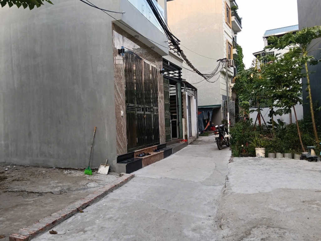 SIÊU HIẾM NHÀ DƯƠNG ĐÌNH, GIA LÂM. 5 TẦNG- NHÀ MỚI TINH- MẶT TIỀN 4M- NHỈNH 5 TỶ.