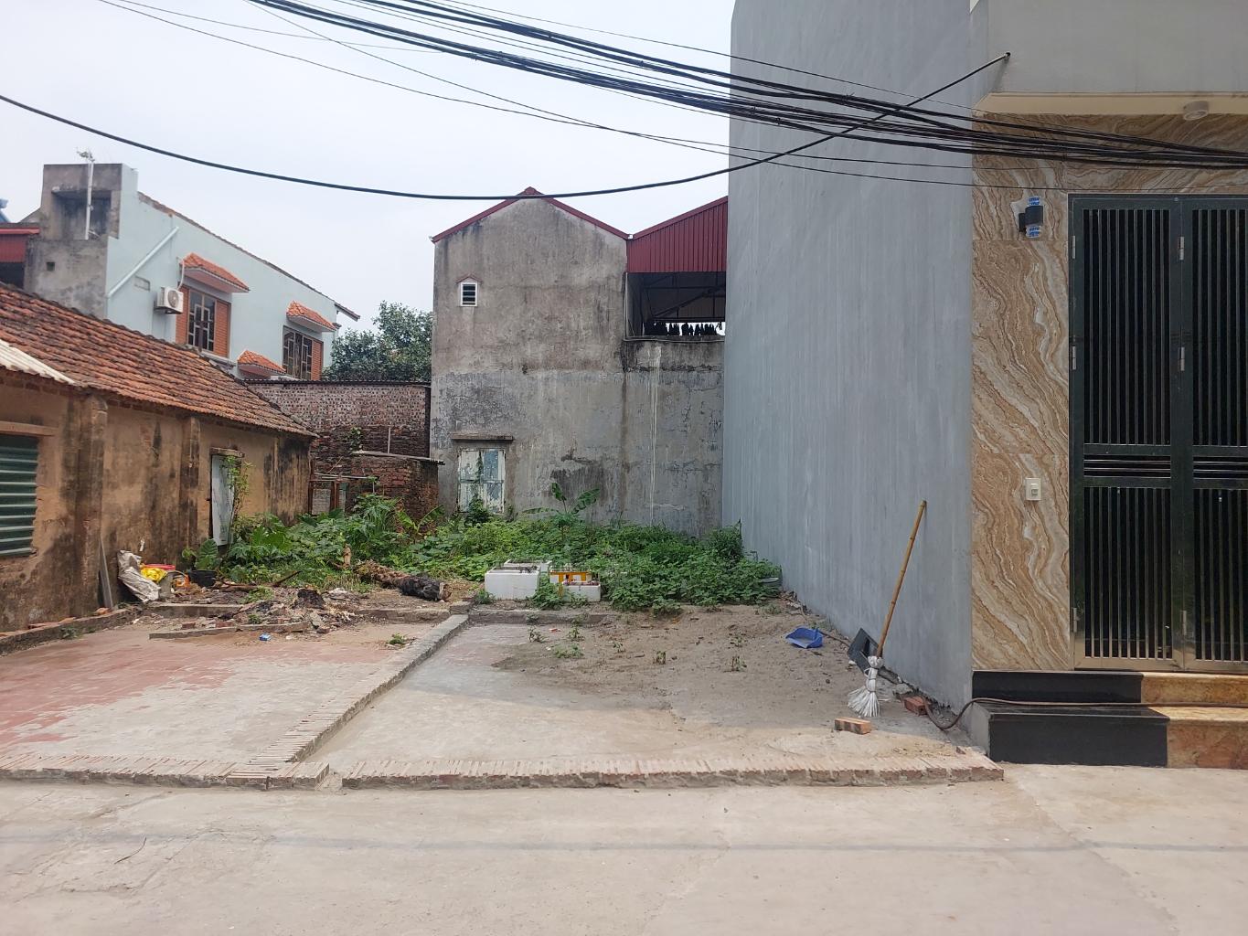 Đầu tư giữ tiền, vị trí tiềm năng
 Chính chủ bán gấp mảnh đất 50m² tại Đặng Xá, ngay trục đường Ỷ