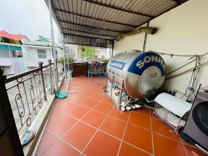 Bán nhà Lạc Long Quân -  Cầu Giấy  giá chỉ 9,3 Tỷ - Ô tô đỗ sát nhà - ngõ thông - nhà xây chắc chắn