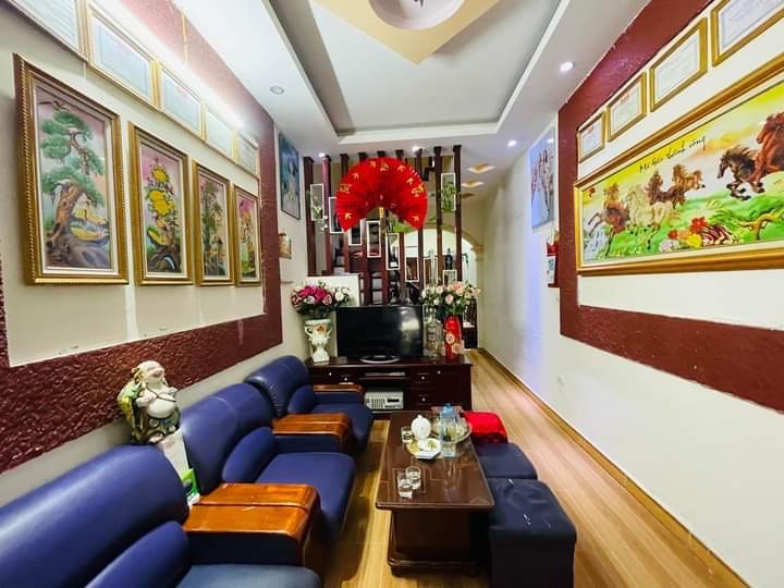 Bán nhà Lạc Long Quân -  Cầu Giấy  giá chỉ 9,3 Tỷ - Ô tô đỗ sát nhà - ngõ thông - nhà xây chắc chắn