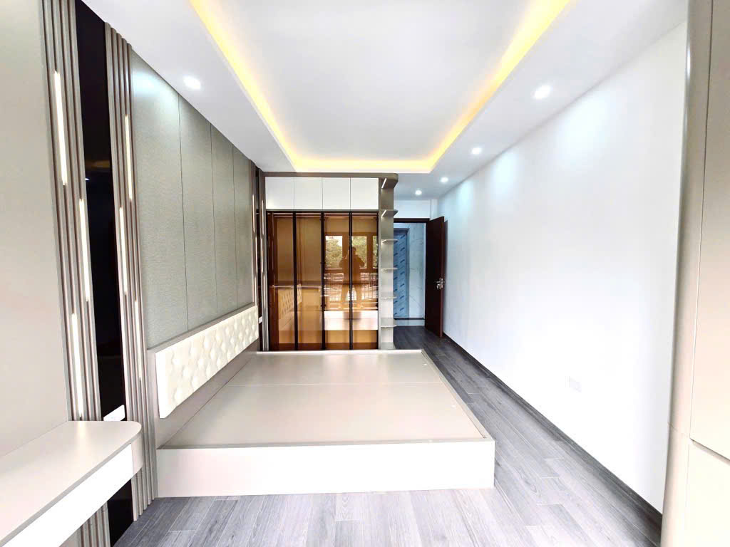 SIÊU PHẨM NHÀ ĐẸP - ĐƯỜNG LẠC LONG QUÂN - NGÕ RỘNG - FULL NỘI THẤT - THANG MÁY 6 TẦNG