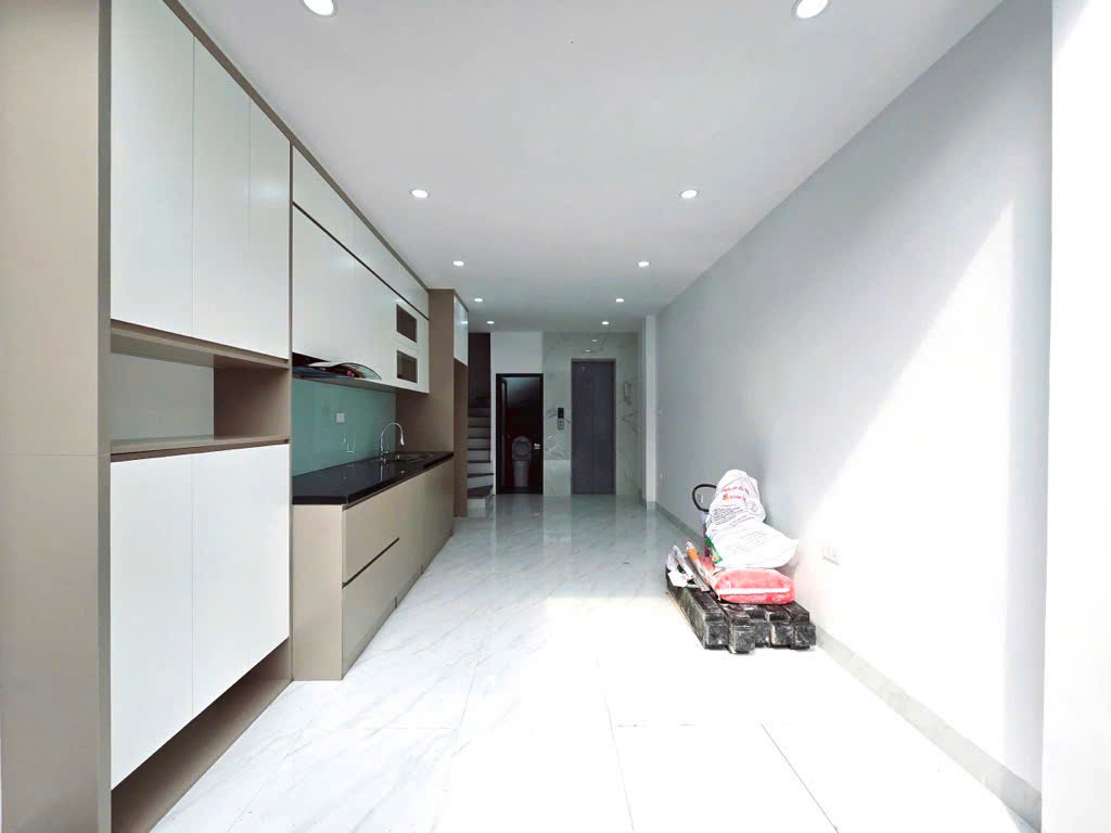 SIÊU PHẨM NHÀ ĐẸP - ĐƯỜNG LẠC LONG QUÂN - NGÕ RỘNG - FULL NỘI THẤT - THANG MÁY 6 TẦNG