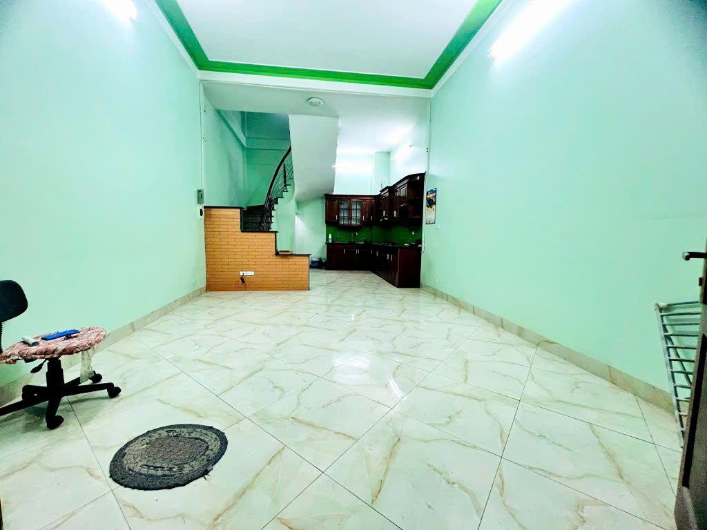 NHÀ ĐẸP LẠC LONG QUÂN - GẦN PHỐ - Ô TÔ  7 CHỖ CÁCH 5 KM