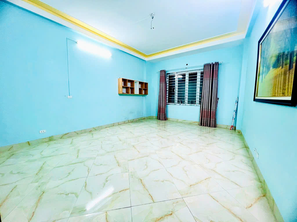 NHÀ ĐẸP LẠC LONG QUÂN - GẦN PHỐ - Ô TÔ  7 CHỖ CÁCH 5 KM