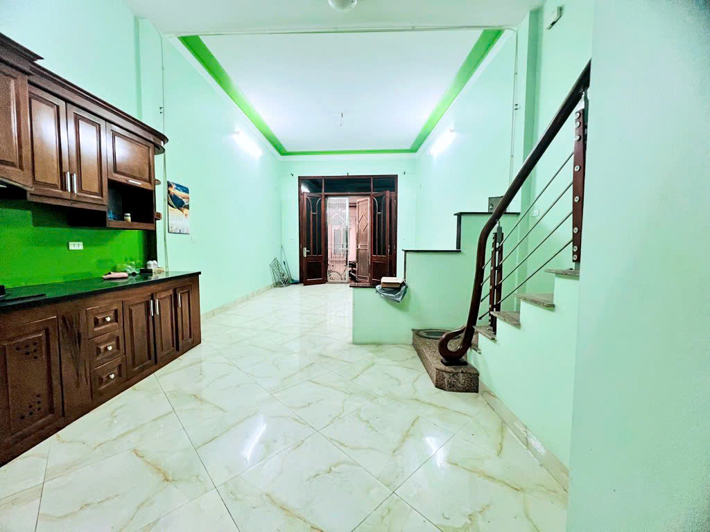 NHÀ ĐẸP LẠC LONG QUÂN - GẦN PHỐ - Ô TÔ  7 CHỖ CÁCH 5 KM