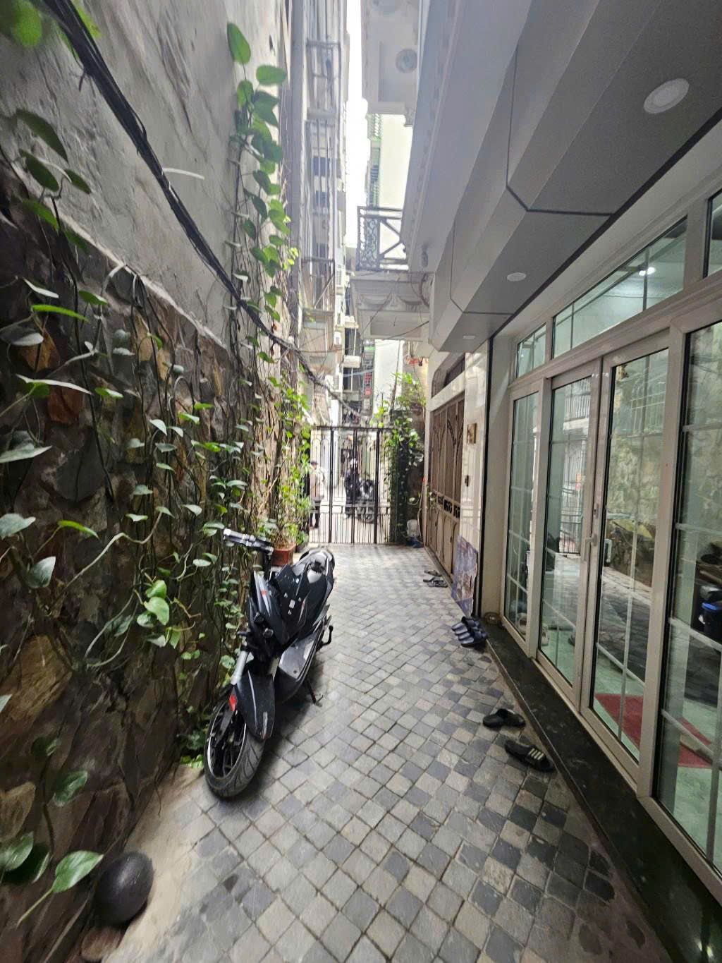 BÁN NHÀ QUAN HOA - CÁCH PHỐ VÀI BƯỚC - GIÁ CHỈ 9.5 TỶ - LH 0909568289