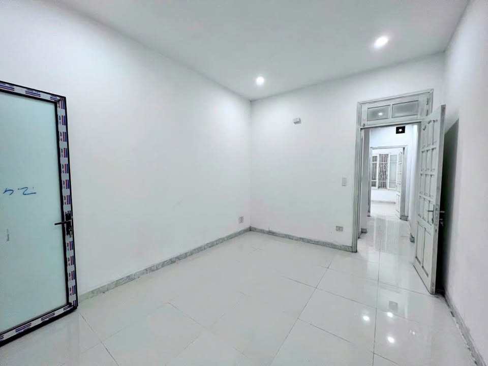 BÁN NHÀ LẠC LONG QUÂN - THANG MÁY, Ô TÔ ĐỖ CỔNG - GIÁ CHỈ 11.5 TỶ - LH 0909568289