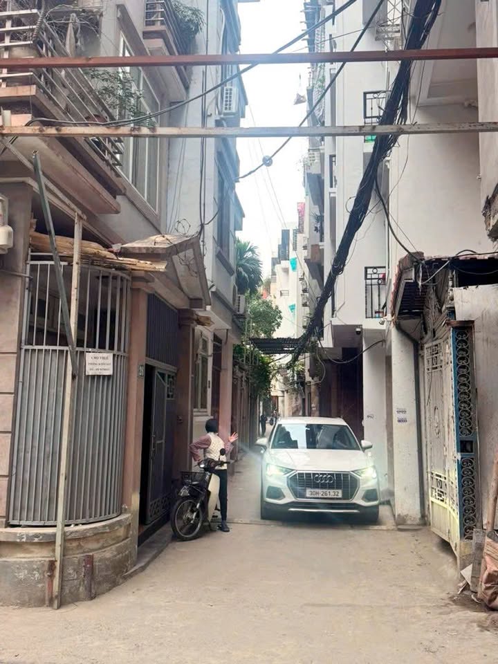 BÁN NHÀ LẠC LONG QUÂN - THANG MÁY, Ô TÔ ĐỖ CỔNG - GIÁ CHỈ 11.5 TỶ - LH 0909568289