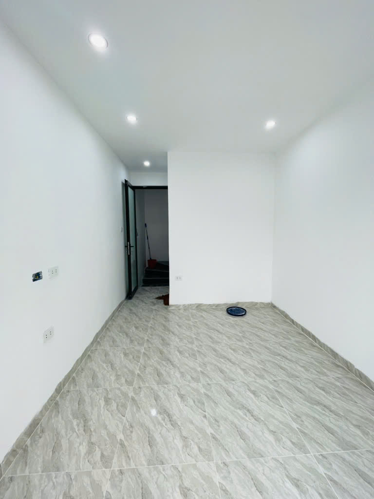 BÁN NHÀ CẦU GIẤY - GẦN PHỐ - GIÁ CHỈ: 4.25 TỶ - LH: 0909568289