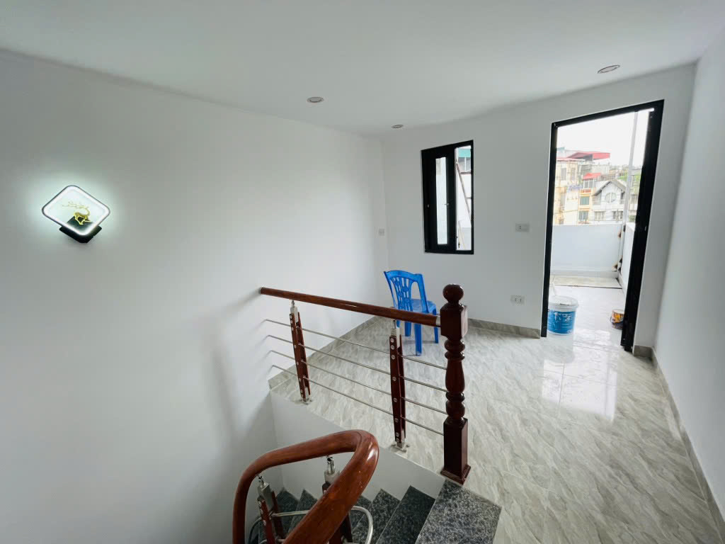 BÁN NHÀ CẦU GIẤY - GẦN PHỐ - GIÁ CHỈ: 4.25 TỶ - LH: 0909568289