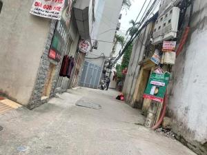 Bán nhà Lạc Long Quân -  Cầu Giấy  giá chỉ 9,3 Tỷ - Ô tô đỗ sát nhà - ngõ thông - nhà xây chắc chắn