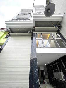 SIÊU PHẨM NHÀ ĐẸP - ĐƯỜNG LẠC LONG QUÂN - NGÕ RỘNG - FULL NỘI THẤT - THANG MÁY 6 TẦNG