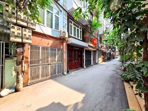 BÁN NHÀ LẠC LONG QUÂN - GIÁ CHỈ: 8.1 TỶ - 10M RA Ô TÔ TRÁNH - LIÊN HỆ NGAY: 0909568289