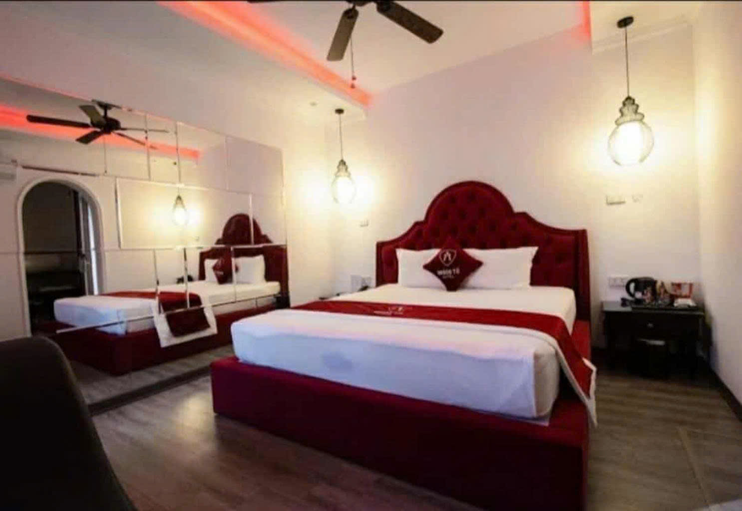 Bán biệt thự đơn lập khu đô thị Mỹ Đình 2 lô góc, phân lô, ô tô tránh, vỉa hè giá 69 tỷ