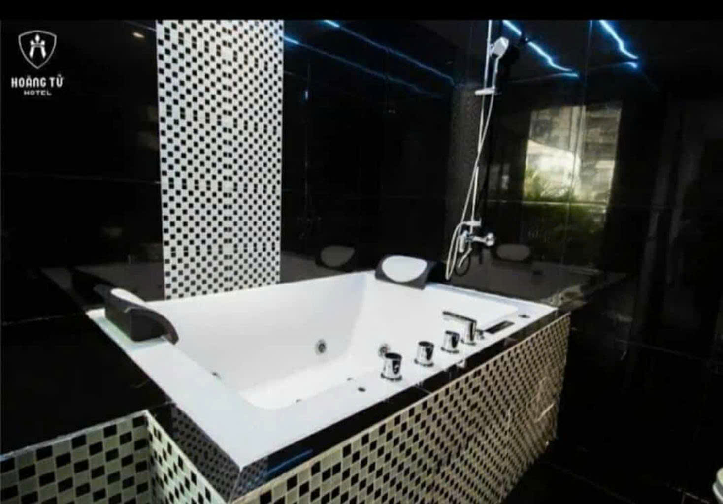 Bán biệt thự đơn lập khu đô thị Mỹ Đình 2 lô góc, phân lô, ô tô tránh, vỉa hè giá 69 tỷ