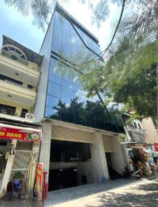 BÁN TÒA NHÀ VĂN PHÒNG MẶT PHỐ PHÙNG CHÍ KIÊN,CẦU GIẤY,PHÂN LÔ,Ô TÔ TRÁNH GIÁ 135 TỶ