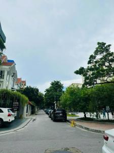 Bán biệt thự đơn lập khu đô thị Mỹ Đình 2 lô góc, phân lô, ô tô tránh, vỉa hè giá 69 tỷ