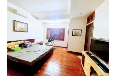 CẦN TIỀN , TRẢ NGÂN HÀNG -BÁN BIỆT THỰ - SÂN VƯỜN - NỘI THẤT 5 TỶ. ĐẲNG CẤP