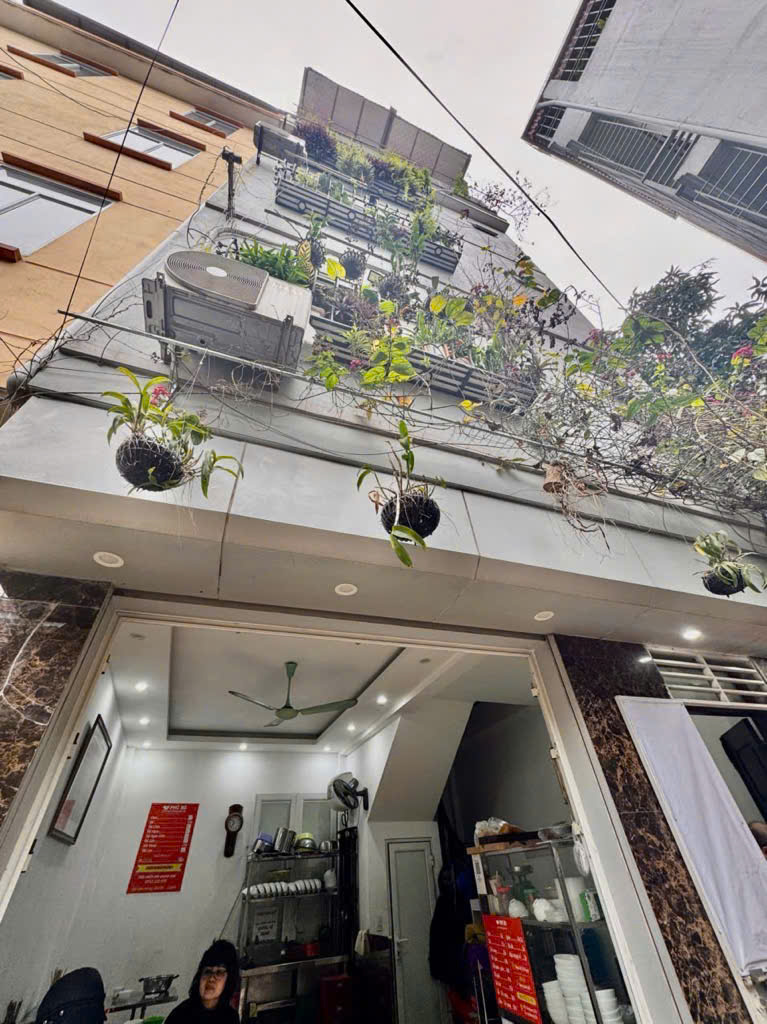 Nhà bán tại phố Thanh Am, 45 m, mặt tiền 5m. Giá chỉ nhỉnh hơn 4 tỷ.