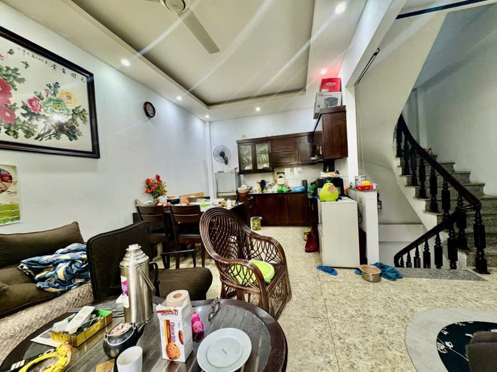 Nhà bán tại phố Thanh Am, 45 m, mặt tiền 5m. Giá chỉ nhỉnh hơn 4 tỷ.