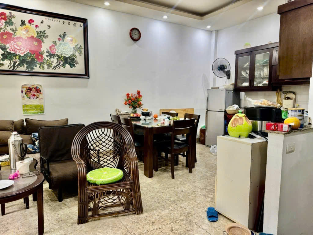 Nhà bán tại phố Thanh Am, 45 m, mặt tiền 5m. Giá chỉ nhỉnh hơn 4 tỷ.