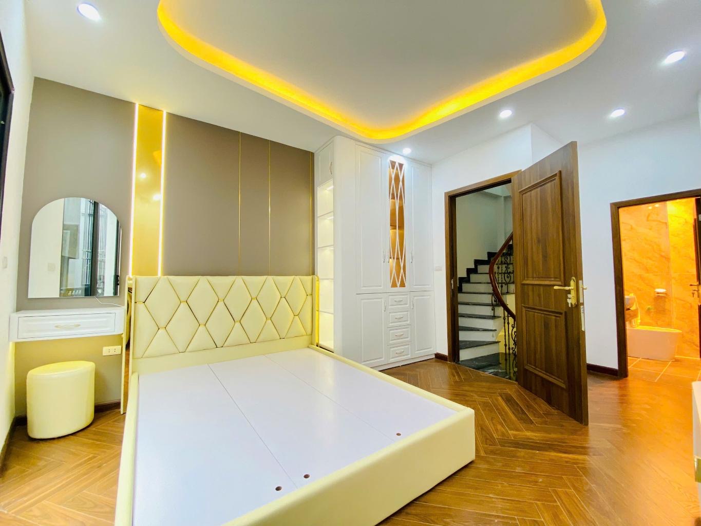 TRUNG TÂM QUẬN ĐỐNG ĐA MẶT PHỐ KHÂM THIÊN
