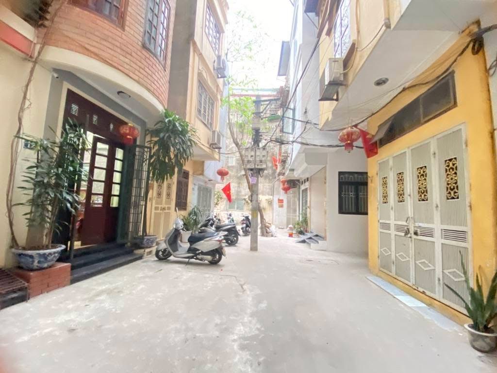 TRUNG TÂM QUẬN ĐỐNG ĐA-lô góc 2 mặt thoáng vĩnh viễn sân để xe cực rộng