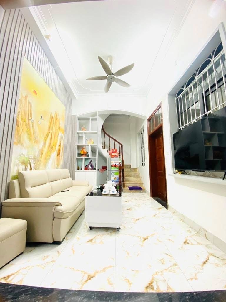 TRUNG TÂM QUẬN ĐỐNG ĐA-lô góc 2 mặt thoáng vĩnh viễn sân để xe cực rộng