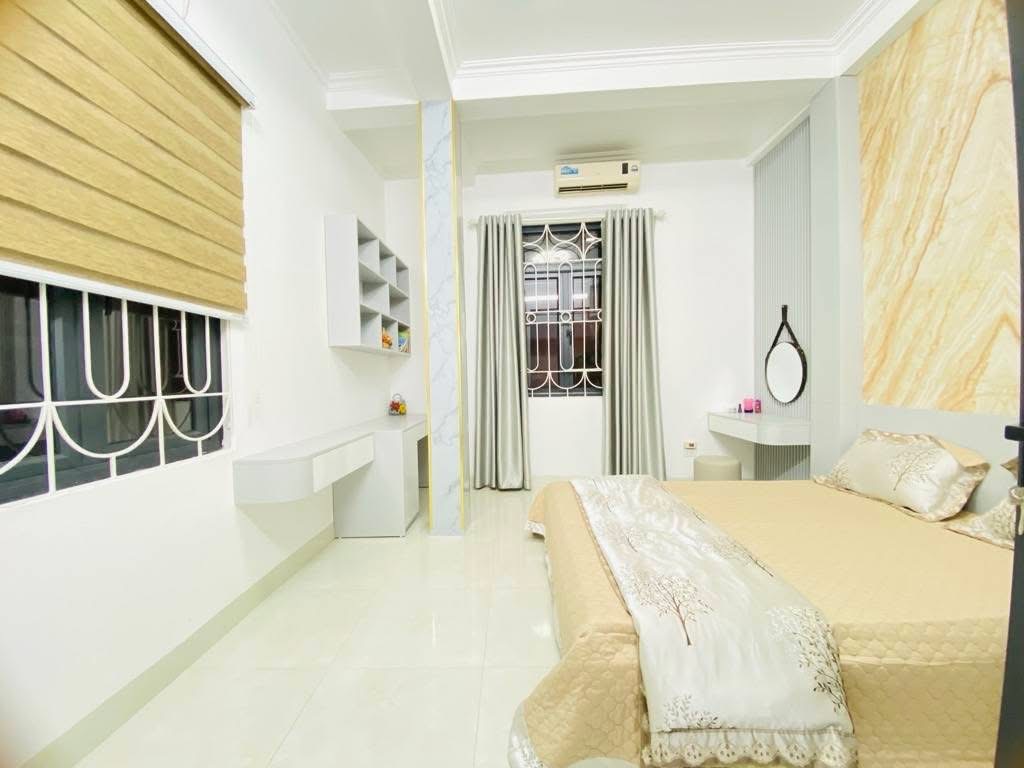 TRUNG TÂM QUẬN ĐỐNG ĐA-lô góc 2 mặt thoáng vĩnh viễn sân để xe cực rộng