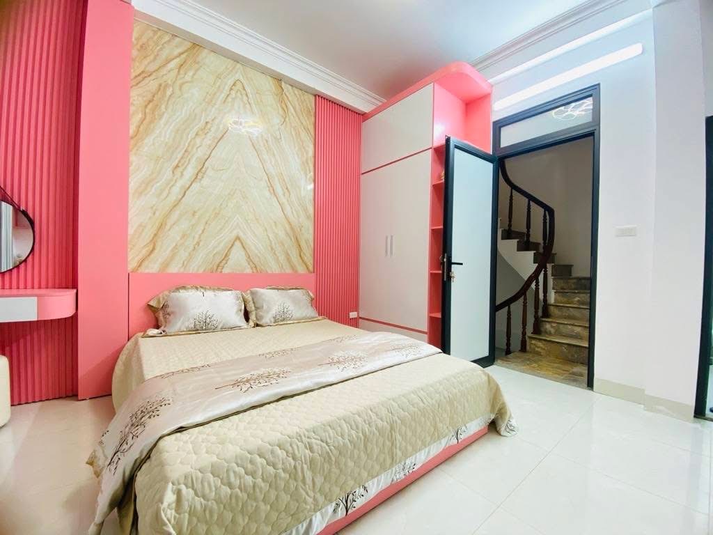 TRUNG TÂM QUẬN ĐỐNG ĐA-lô góc 2 mặt thoáng vĩnh viễn sân để xe cực rộng