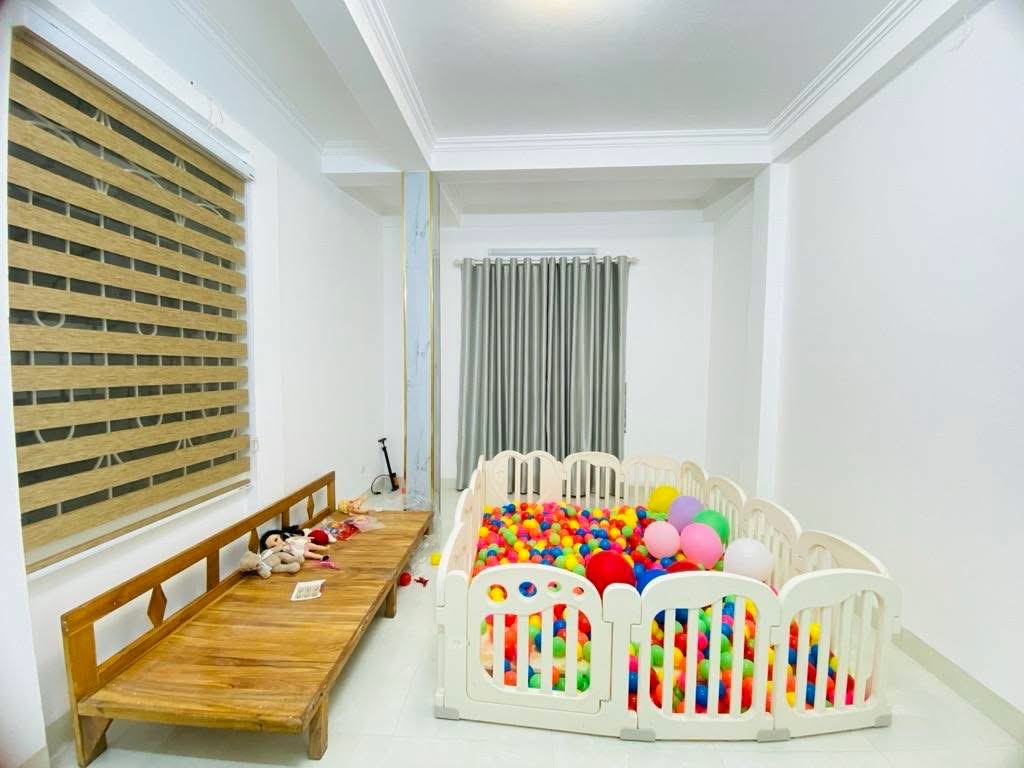 TRUNG TÂM QUẬN ĐỐNG ĐA-lô góc 2 mặt thoáng vĩnh viễn sân để xe cực rộng