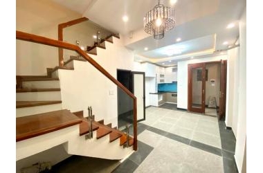 Nhà Hoa Lâm 2.6 tỷ, 45m2, xây mới đẹp, đầy đủ nội thất, ô tô đỗ cổng