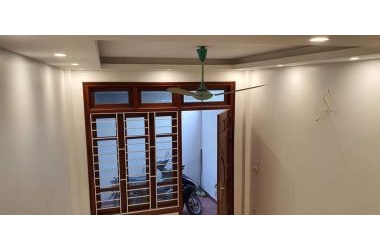 Nhà Hoa Lâm 2 tỷ 400tr, DT 30m2 x 5T, SDCC, Về ở luôn