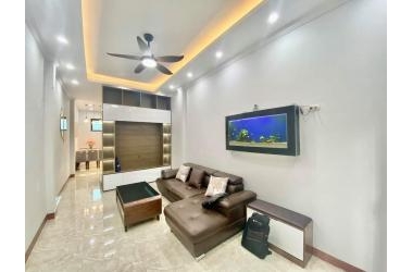 Bán nhà Lĩnh Nam 4 tỷ 799tr, 42m2 x 4T, ô tô đỗ cửa, SĐCC