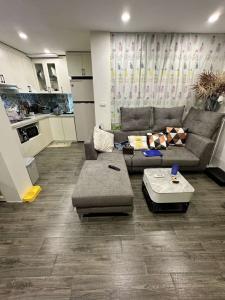 Bán nhà LÔ GÓC - trung tâm Đống Đa - Ô TÔ ĐỖ CỬA - 9 tỷ 28m2