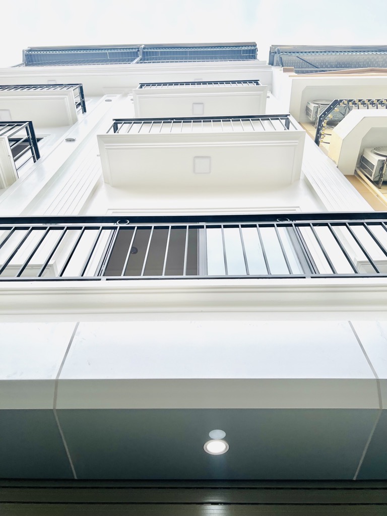 Nhà mặt ngõ rộng mặt tiền siêu rộng