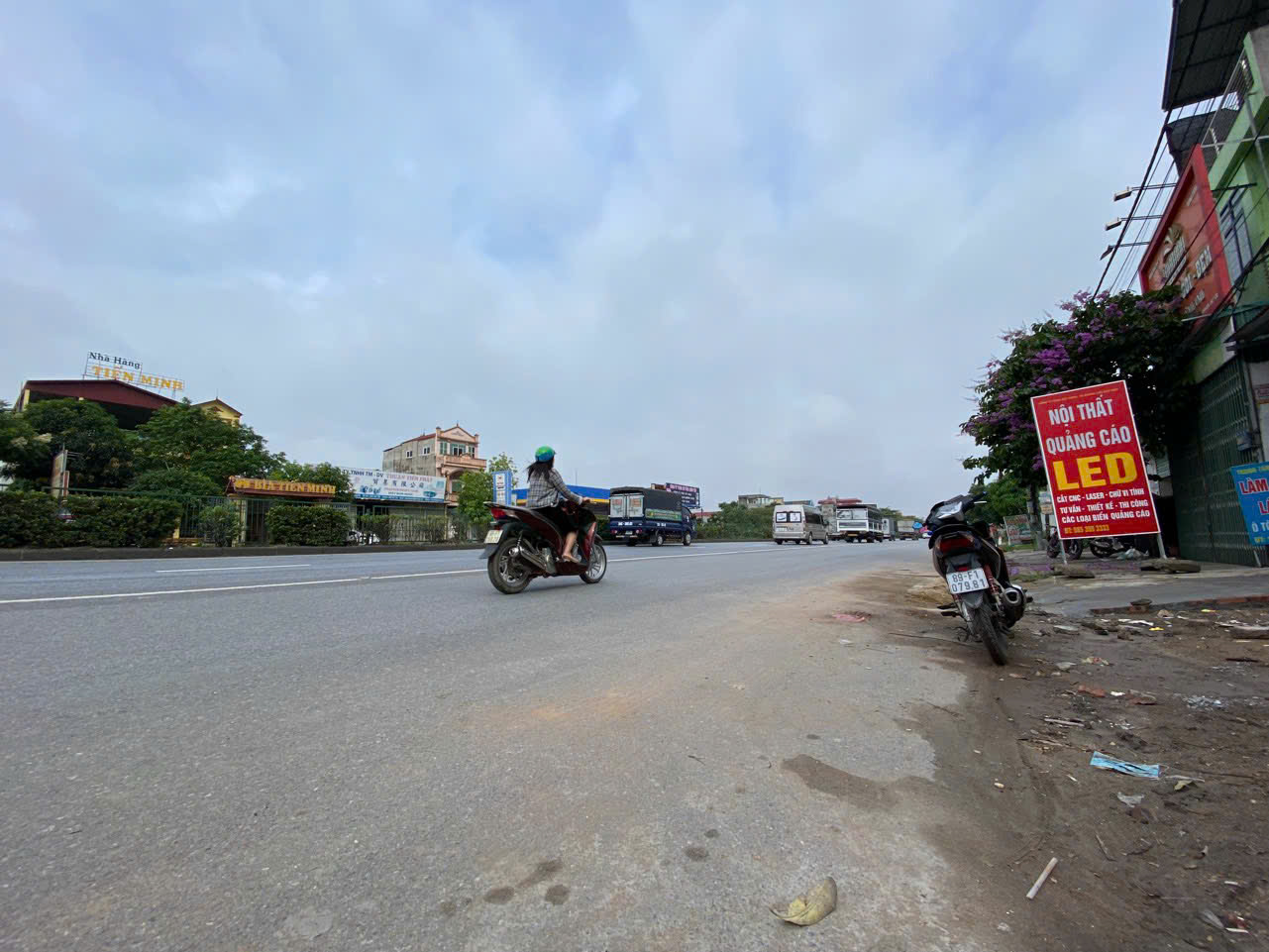 Bán GẤP đất Gia Lâm 176m2 chỉ 2.3ty Th.lượng Lh 0961503168 cách 15m ô tô chánh