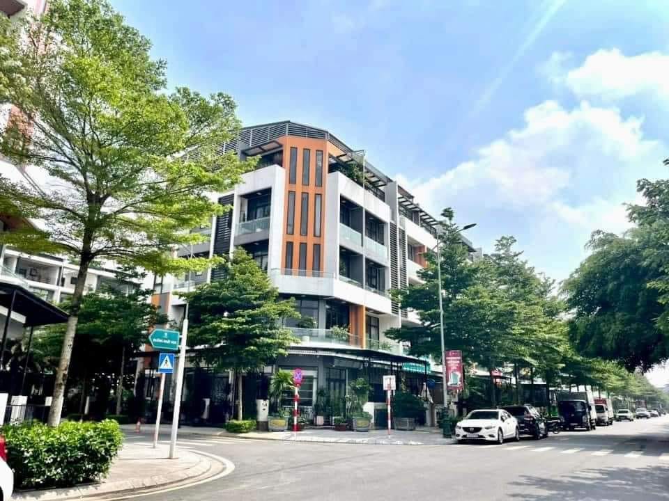 Bán 110m LÔ GÓC 2 mặt đường áp phan tại Cổ Bi tầm tiền HIẾM hơn 7 ty TLuong 0961503168