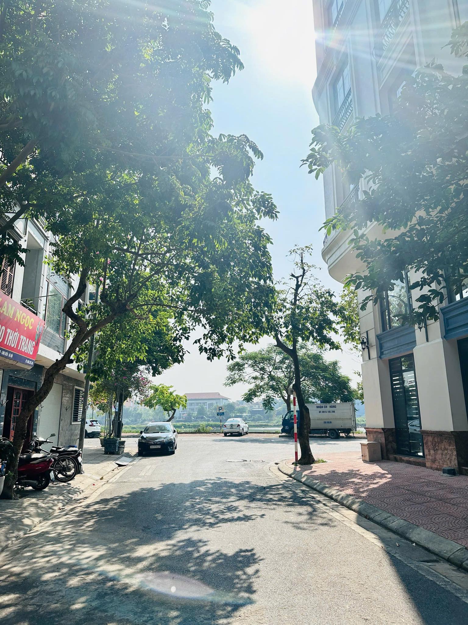 Gần công viên Hồ lớn 31ha Gia Lâm sát Vinhome 110m thang máy lh 0961503168