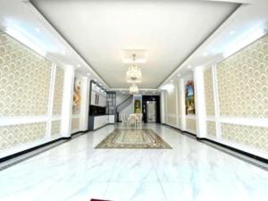 Gần công viên Hồ lớn 31ha Gia Lâm sát Vinhome 110m thang máy lh 0961503168