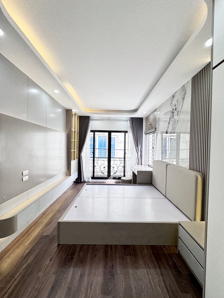 NGÕ 143 NGUYỄN CHÍNH 40M² – 5 TẦNG– NGÕ THÔNG– FULL NỘI THẤT – SỔ VUÔNG ĐẸP