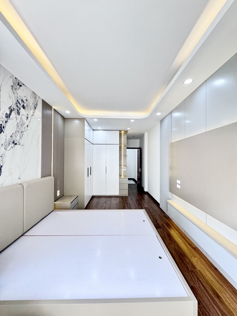 NGÕ 143 NGUYỄN CHÍNH 40M² – 5 TẦNG– NGÕ THÔNG– FULL NỘI THẤT – SỔ VUÔNG ĐẸP