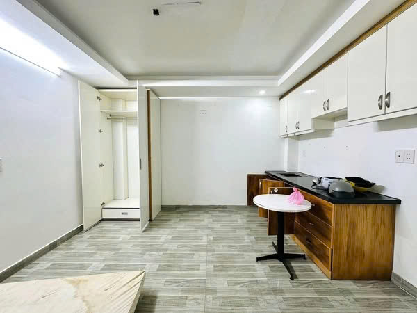 HIẾM - MẶT TIỀN HOA LAN, SAU LƯNG PHAN XÍCH LONG  - P2, PHÚ NHUẬN