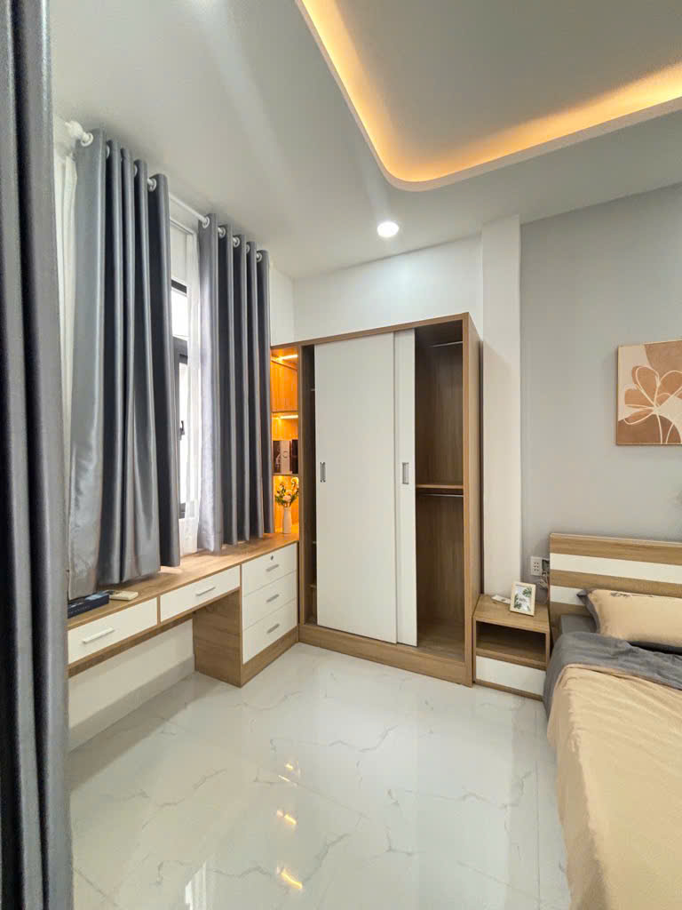 NHÀ LÔ GÓC ĐẸP NHẤT HUỲNH VĂN BÁNH  - 6.7 TỶ - DỌN Ở NGAY - SỔ HỒNG RIÊNG!