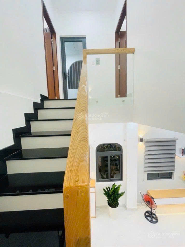 NHÀ LÔ GÓC ĐẸP NHẤT HUỲNH VĂN BÁNH  - 6.7 TỶ - DỌN Ở NGAY - SỔ HỒNG RIÊNG!