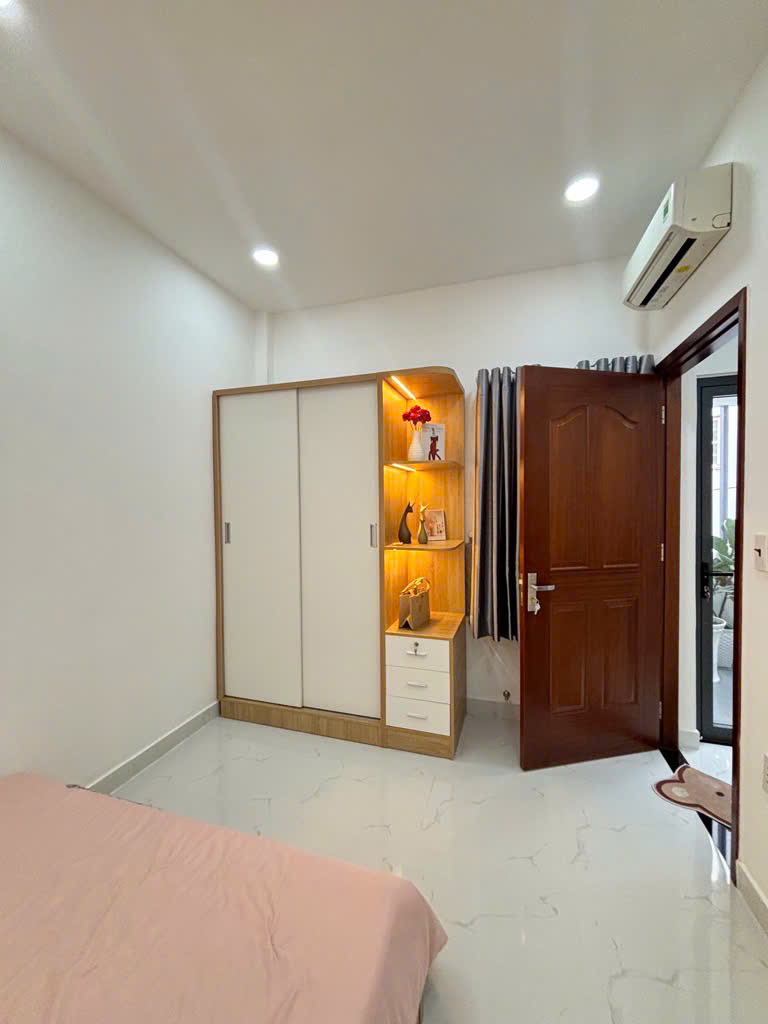 NHÀ LÔ GÓC ĐẸP NHẤT HUỲNH VĂN BÁNH  - 6.7 TỶ - DỌN Ở NGAY - SỔ HỒNG RIÊNG!