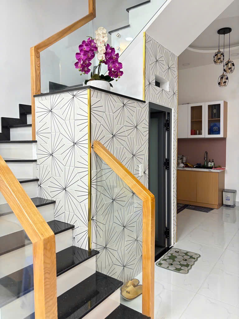 NHÀ LÔ GÓC ĐẸP NHẤT HUỲNH VĂN BÁNH  - 6.7 TỶ - DỌN Ở NGAY - SỔ HỒNG RIÊNG!